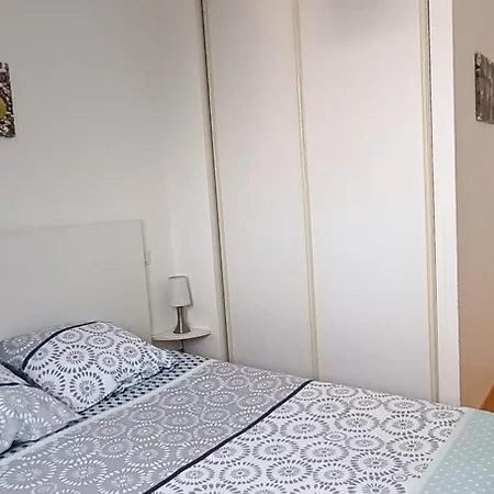 Bord De Avec Piscine Apartment *
