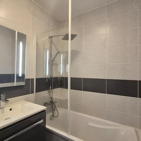Apartment Bord De Avec Piscine