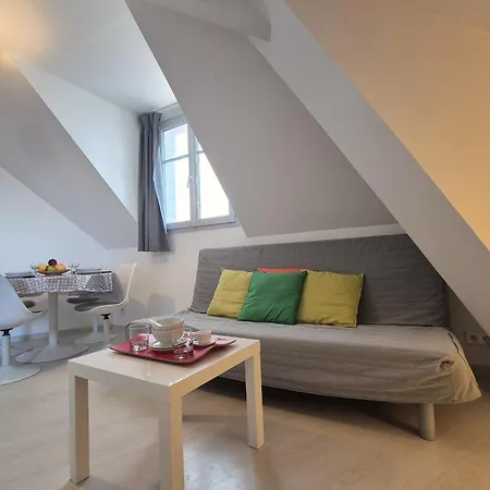 Apartment Bord De Avec Piscine