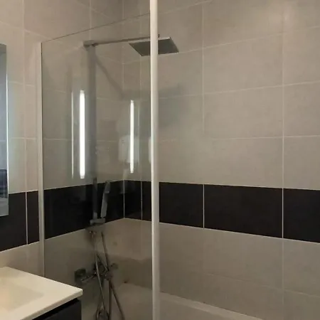 Apartment Bord De Avec Piscine